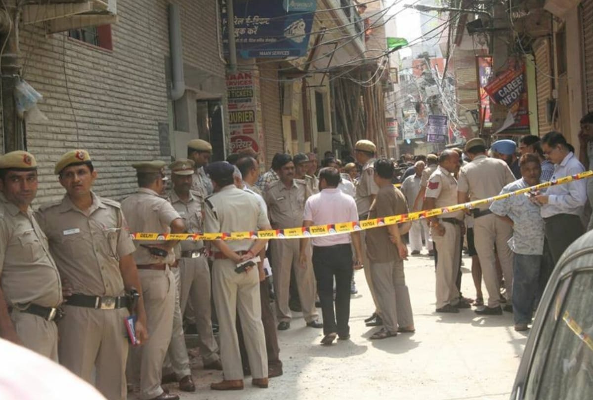 burari 11 people dead body found in suspicious condition delhi police investigating case this angle