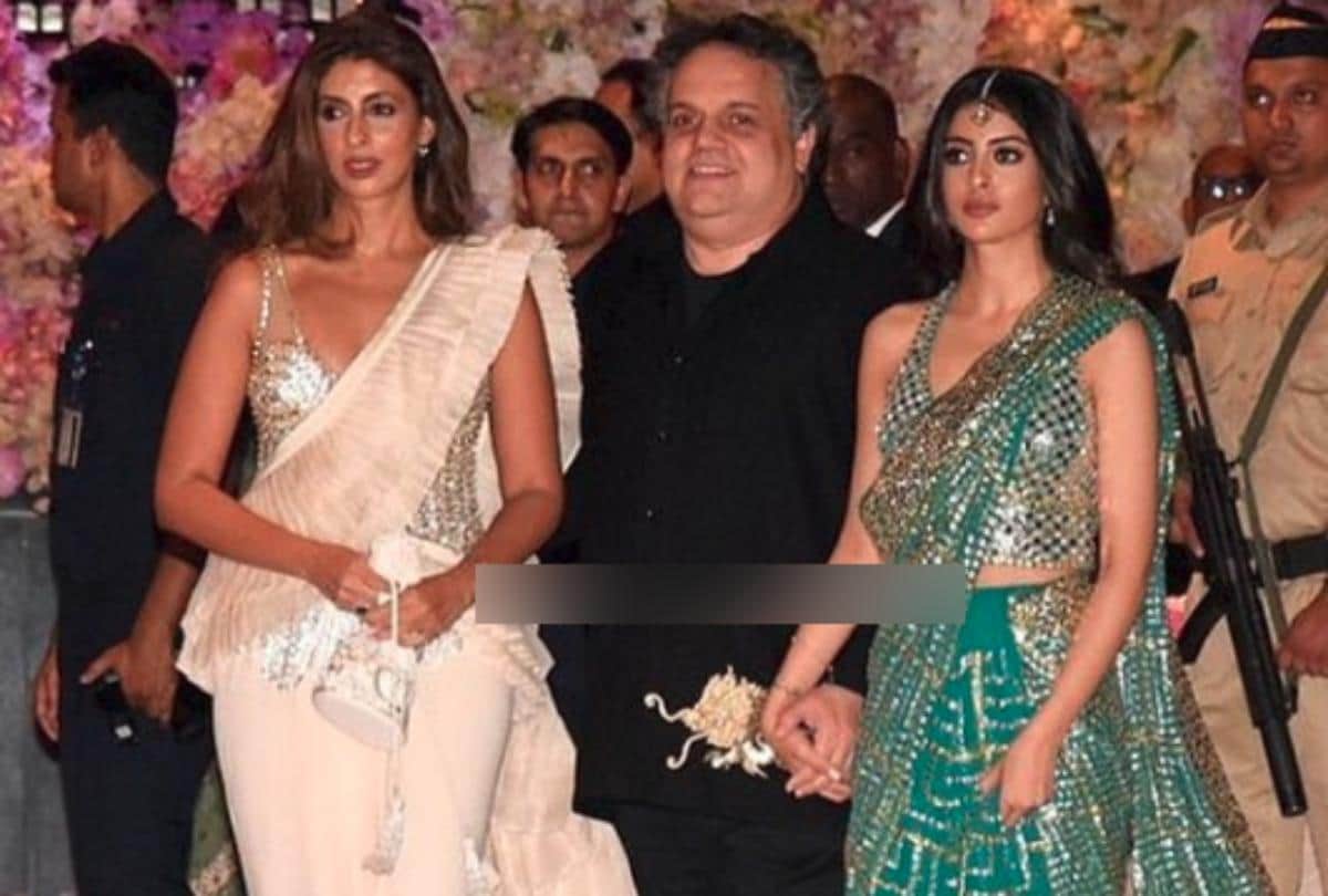navya naveli wear saree at akash ambani engagement party