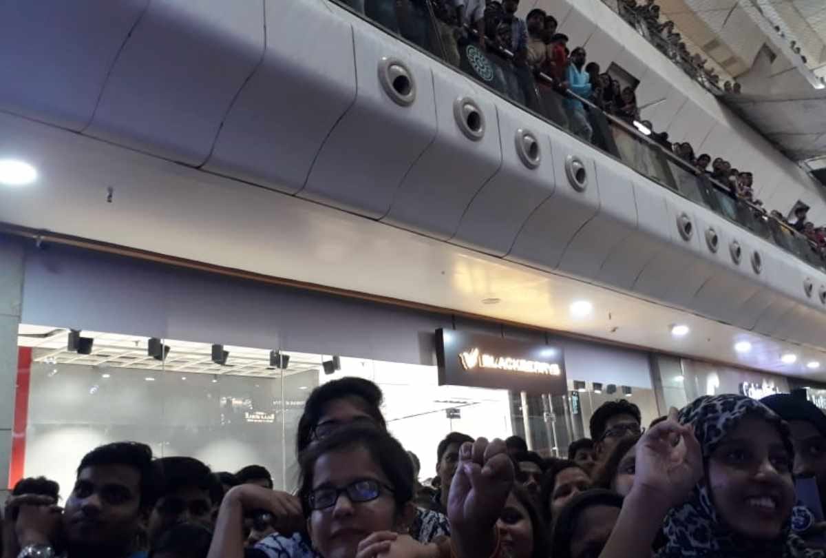 jhanvi kapoor and ishaan visited lucknow fun mall for dhadak promotion