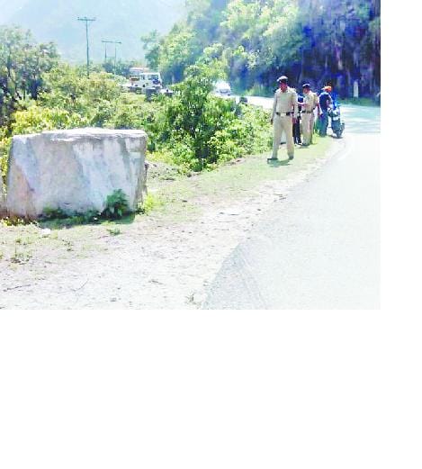 ब्यास में टिपर गिरा, लेंटर से मिस्त्री, दो की मौत