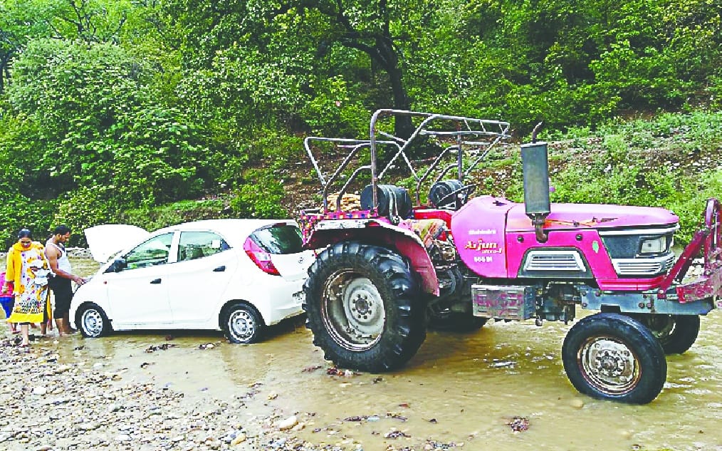  vehicle flows into Shakambhari river