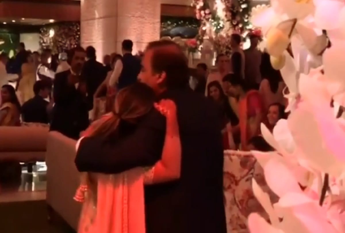 isha ambani gets emotional on dilbaro song at akash shloka engagement party