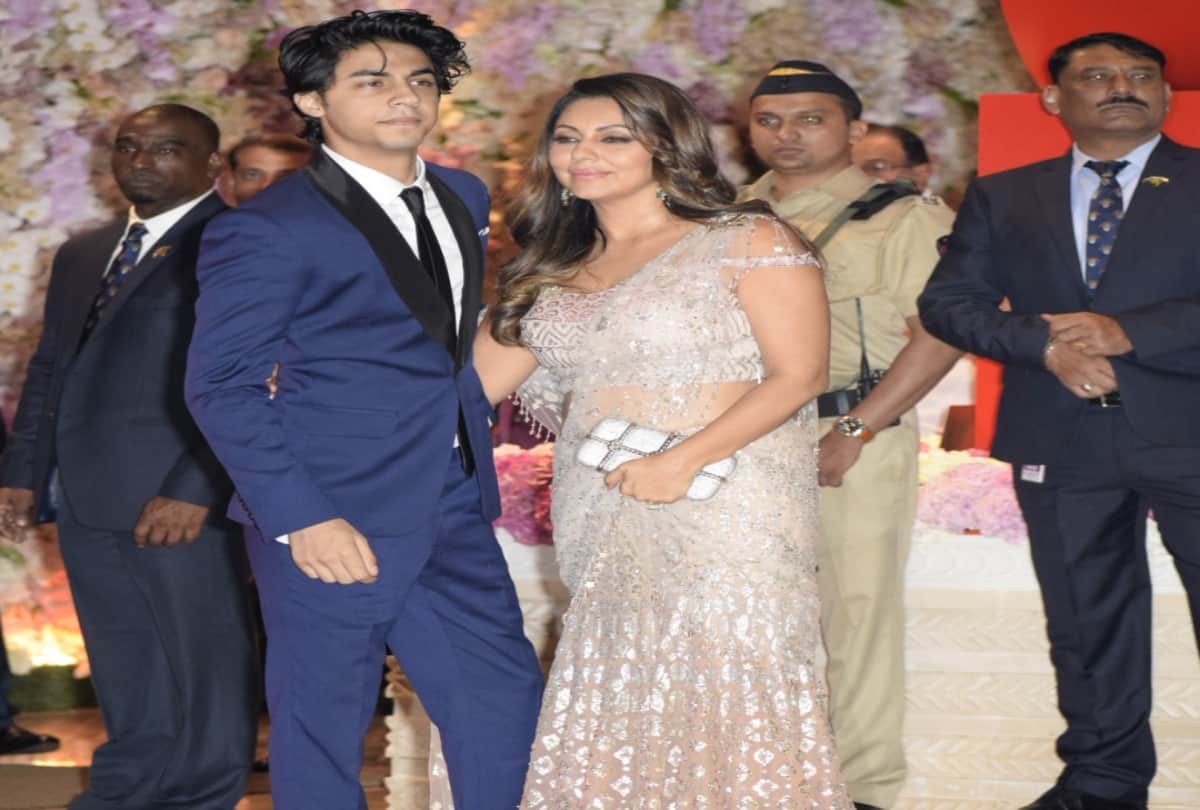 Gauri Khan Trolled for travelling to NewYork during Corona with Son Aryan Khan