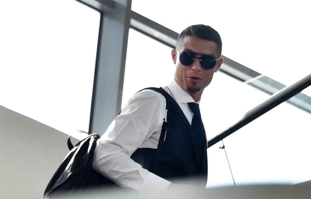 cristiano ronaldo given 16 lakh rupees to waiter in tip