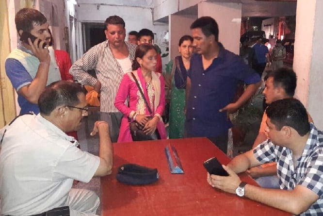 रोडवेज परिसर में बस की कमी को लेकर हुआ हंगामा पथराव