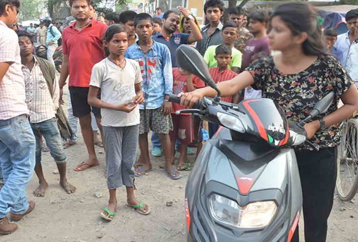 Demolition in beauty parlor unnao
