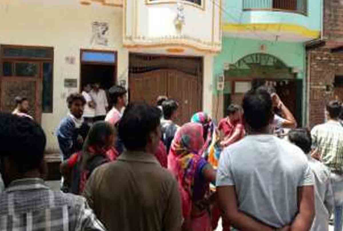 Demolition in beauty parlor unnao