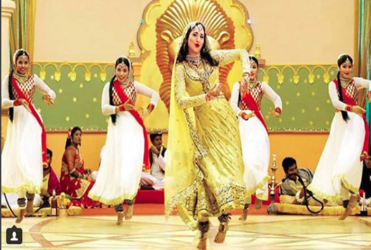 Bollywood actress Gauahar Khan wearing a 15 kg costume in her next dance number