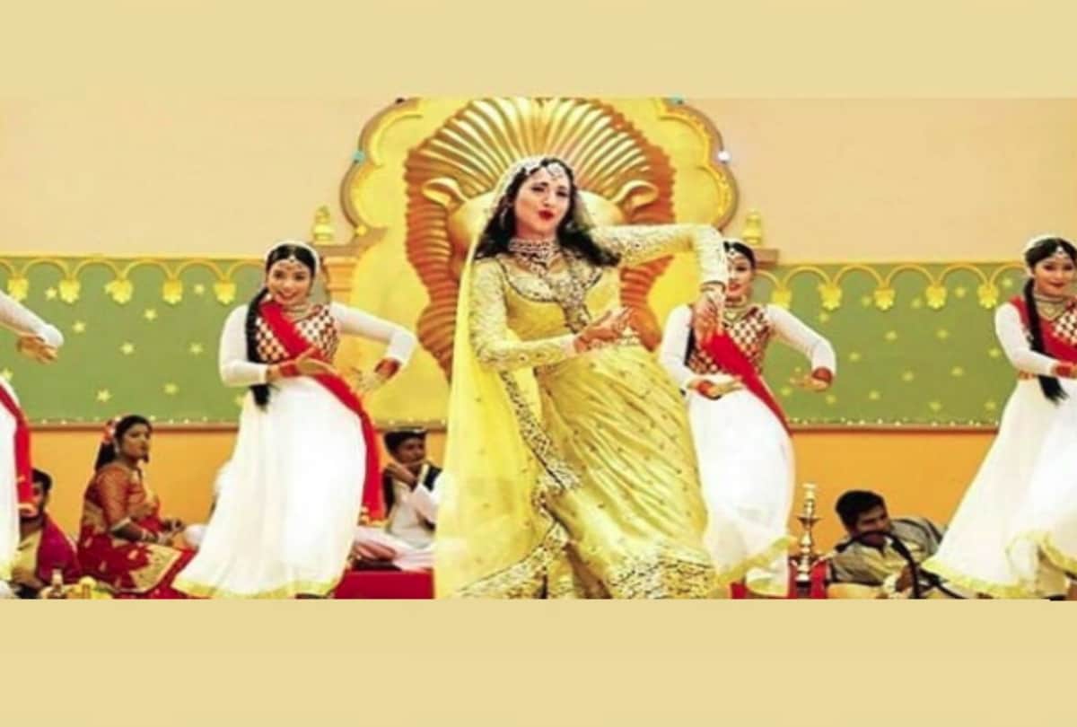 Bollywood actress Gauahar Khan wearing a 15 kg costume in her next dance number