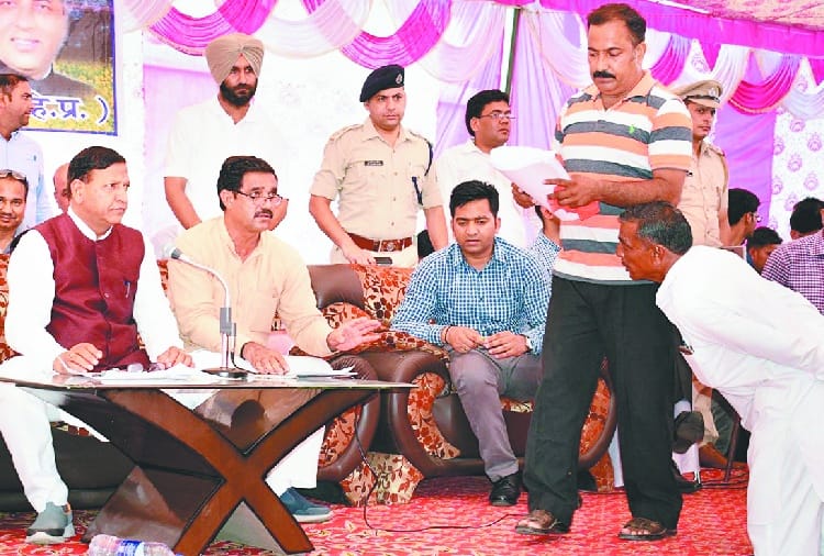 समूरकलां की निशा का जनमंच में बना नया राशन कार्ड