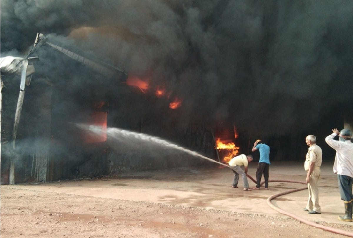 massive fire in Patanjali godown in agra