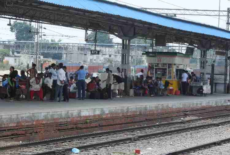 robbery in Patliputra Chandigarh Superfast Express, indian railway