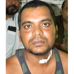 रेलकर्मी को चाकू मार कर छीने मोबाइल और रुपये