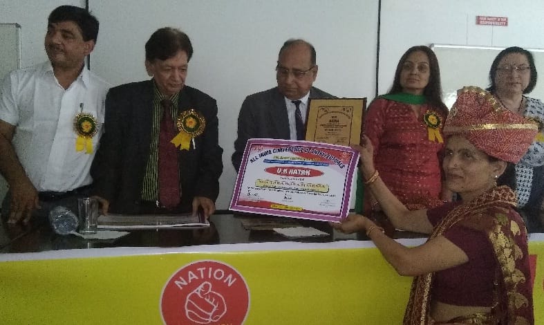 निशांत स्कूल की शिक्षिका तारा बोहरा उतराखंड रत्न अवार्ड से सम्मानित