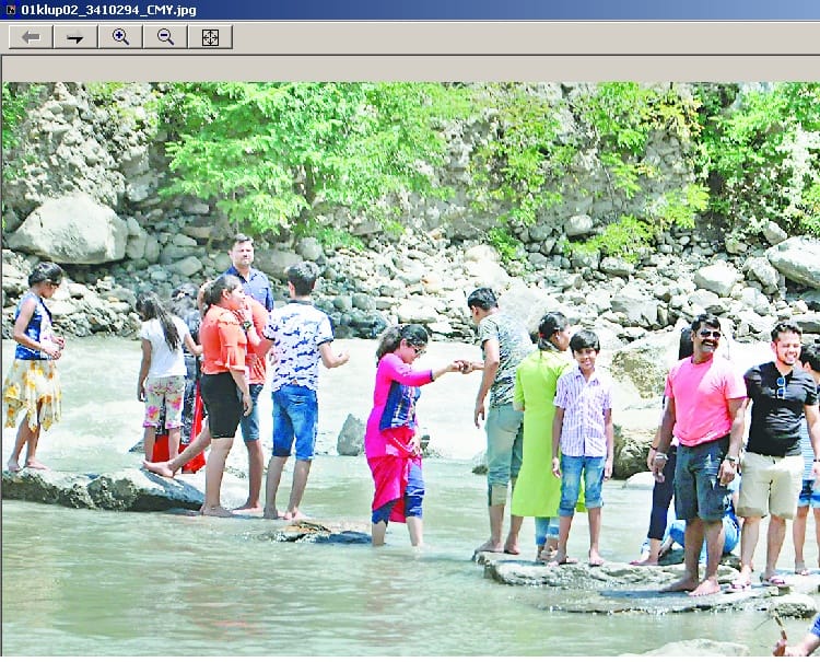  अलर्ट के बाद भी ब्यास में मौज मस्ती