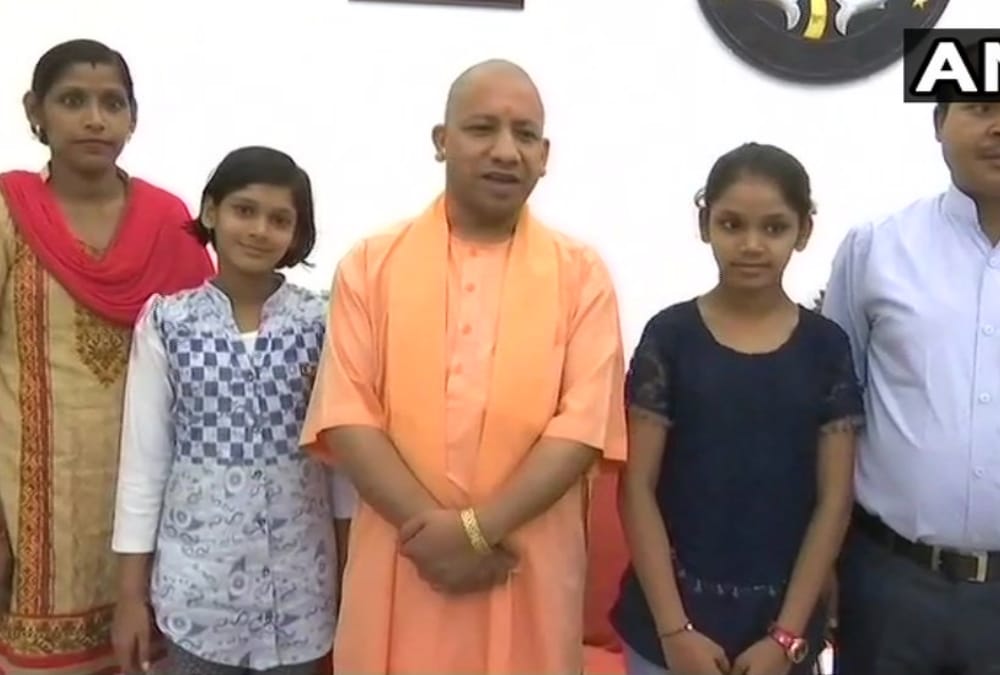 chief minister yogi adityanath meets genius sisters.
