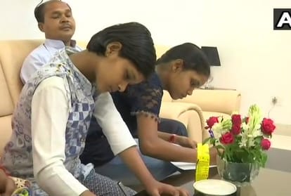 chief minister yogi adityanath meets genius sisters.