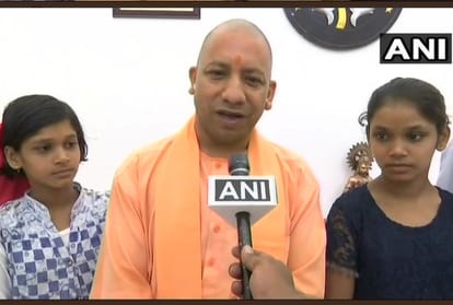 chief minister yogi adityanath meets genius sisters.