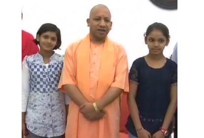 chief minister yogi adityanath meets genius sisters.