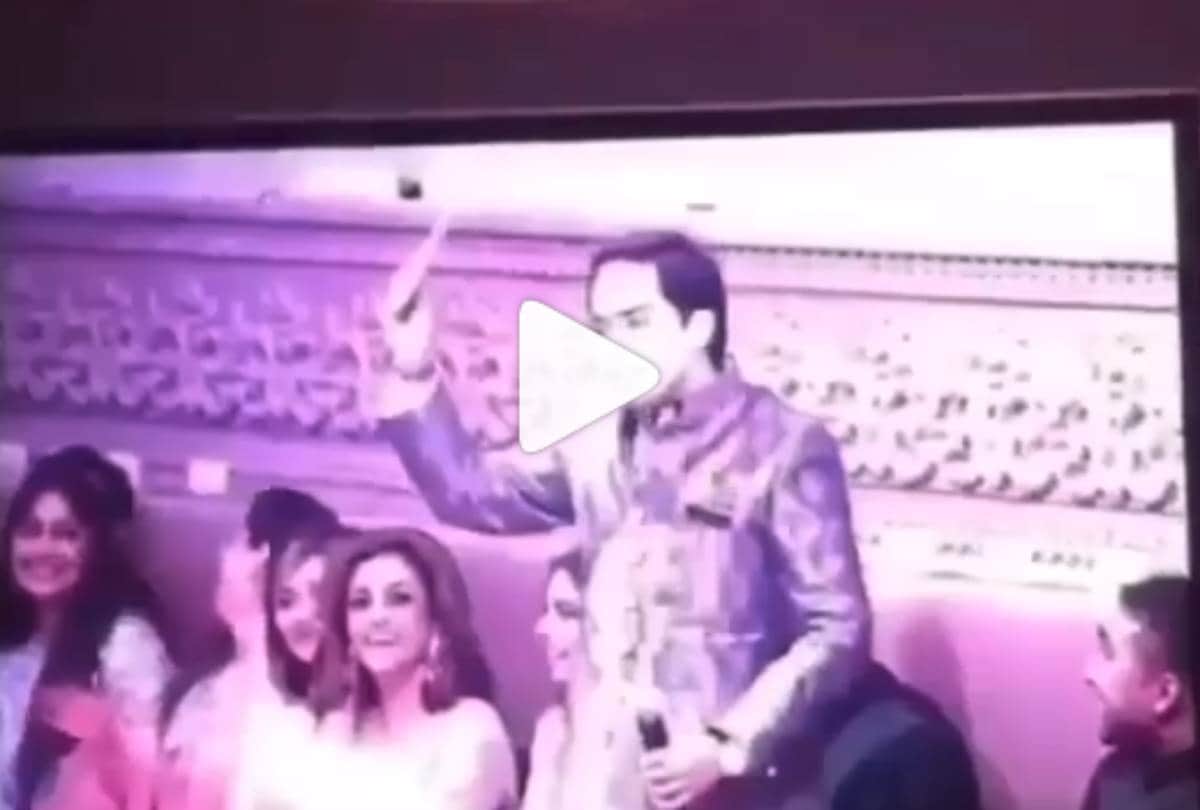 shah rukh khan pulling Anant Ambani leg with rumoured girlfriend Radhika Merchant by his side