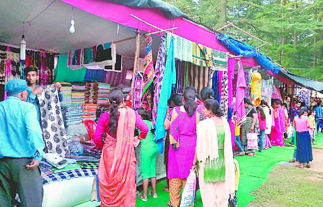 Crowds in handloom exhibition 