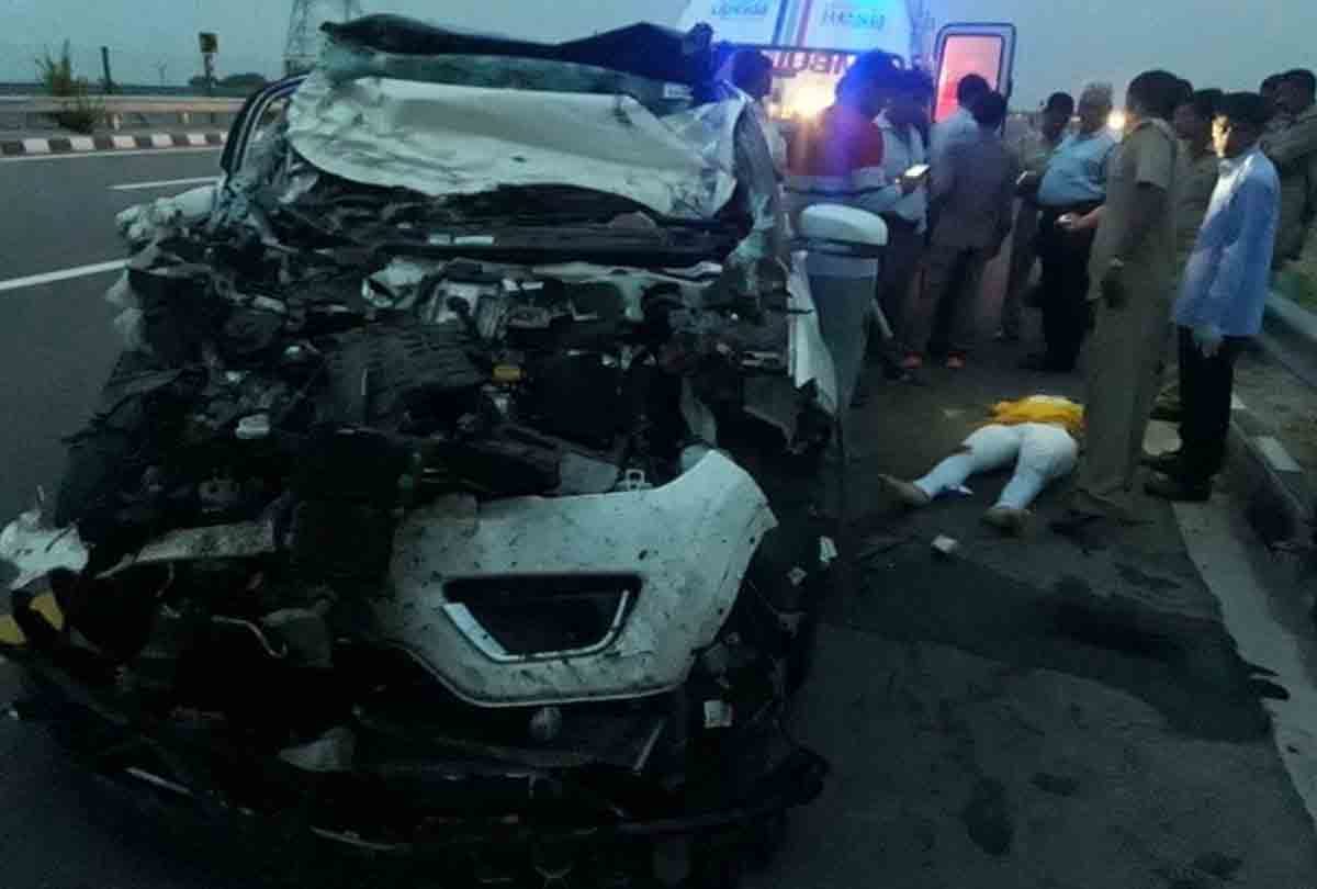  one people died in  Road accident on Agra-Lucknow expressway 