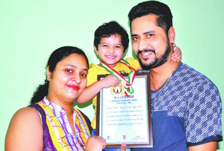 The two-year Amaira tells the capitals of all the states of the country in one minute.