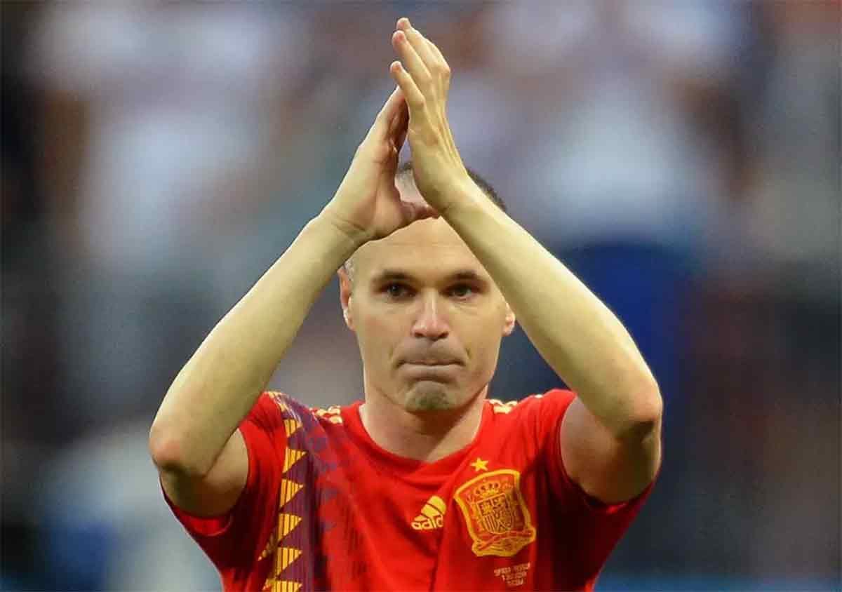 andres iniesta announces retirement from international football