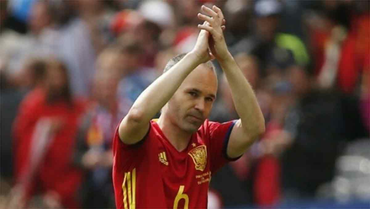 andres iniesta announces retirement from international football