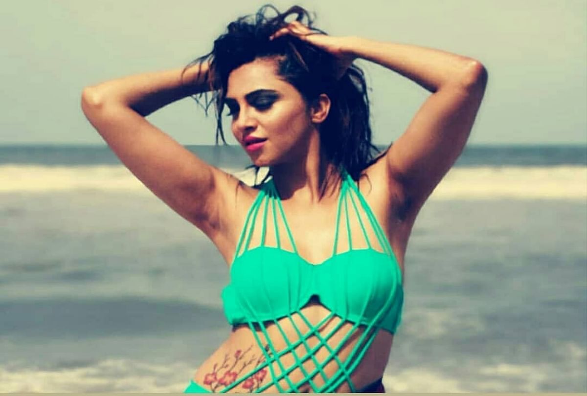 Arshi khan hot sale in bikini