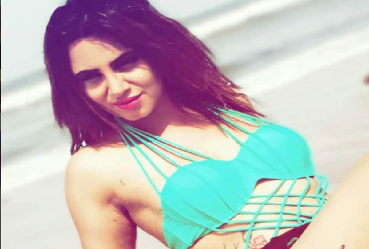 big boss contestant arshi khan joins congress party after shilpa shinde