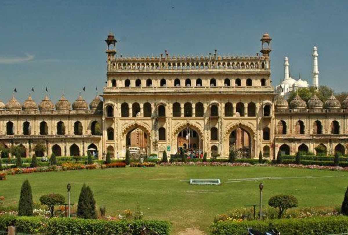 Free visit for women of imambada in Lucknow.