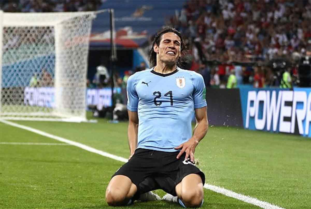 Manchester United star footballer edinson cavani banned for three matches, blacks had a humiliating post