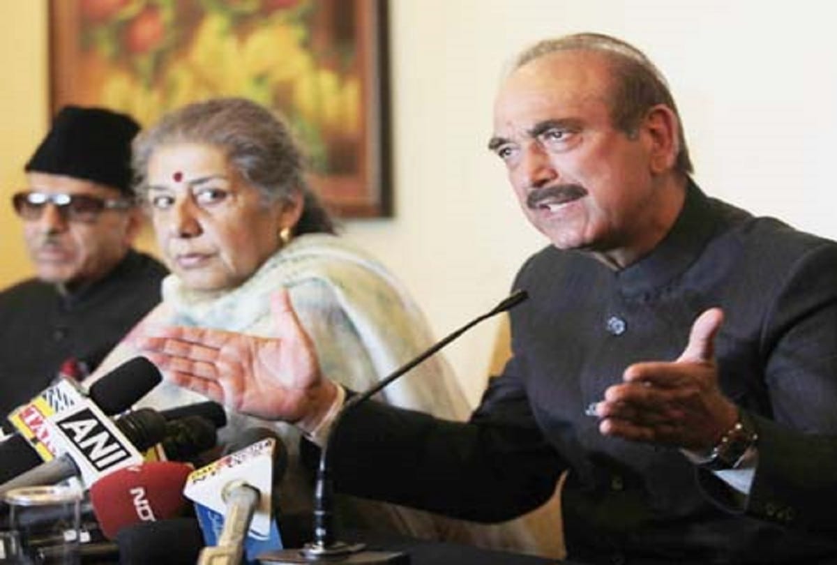 Haryana Congress leader battle in war room, meeting ends