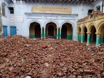 demolished junior high school building in agra