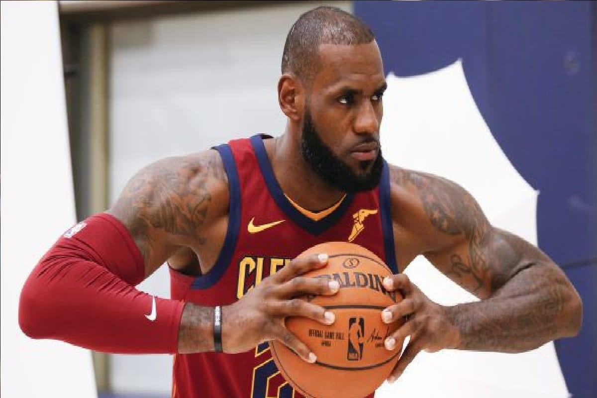 LeBron James signed highly paid contract of Los Angeles Lakers