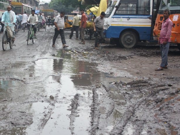 मानसून की पहली बारिश में शहर पानी-पानी