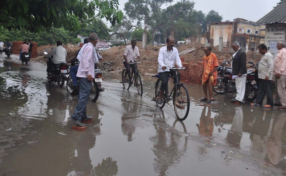 heavy rain in city00