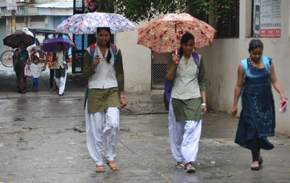 heavy rain in firozabad 