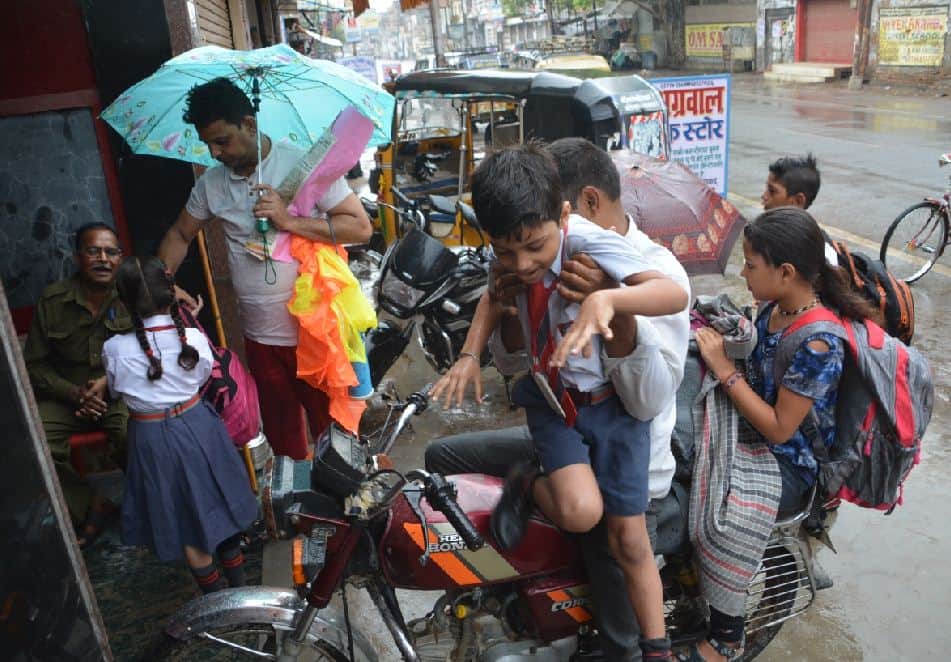 heavy rain in firozabad 