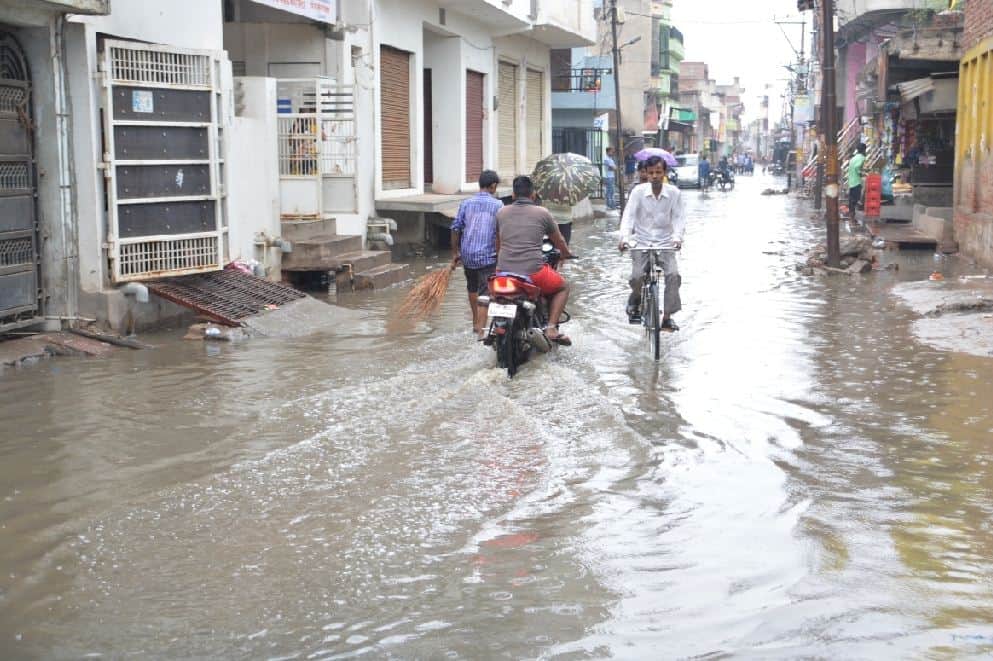 heavy rain in firozabad 