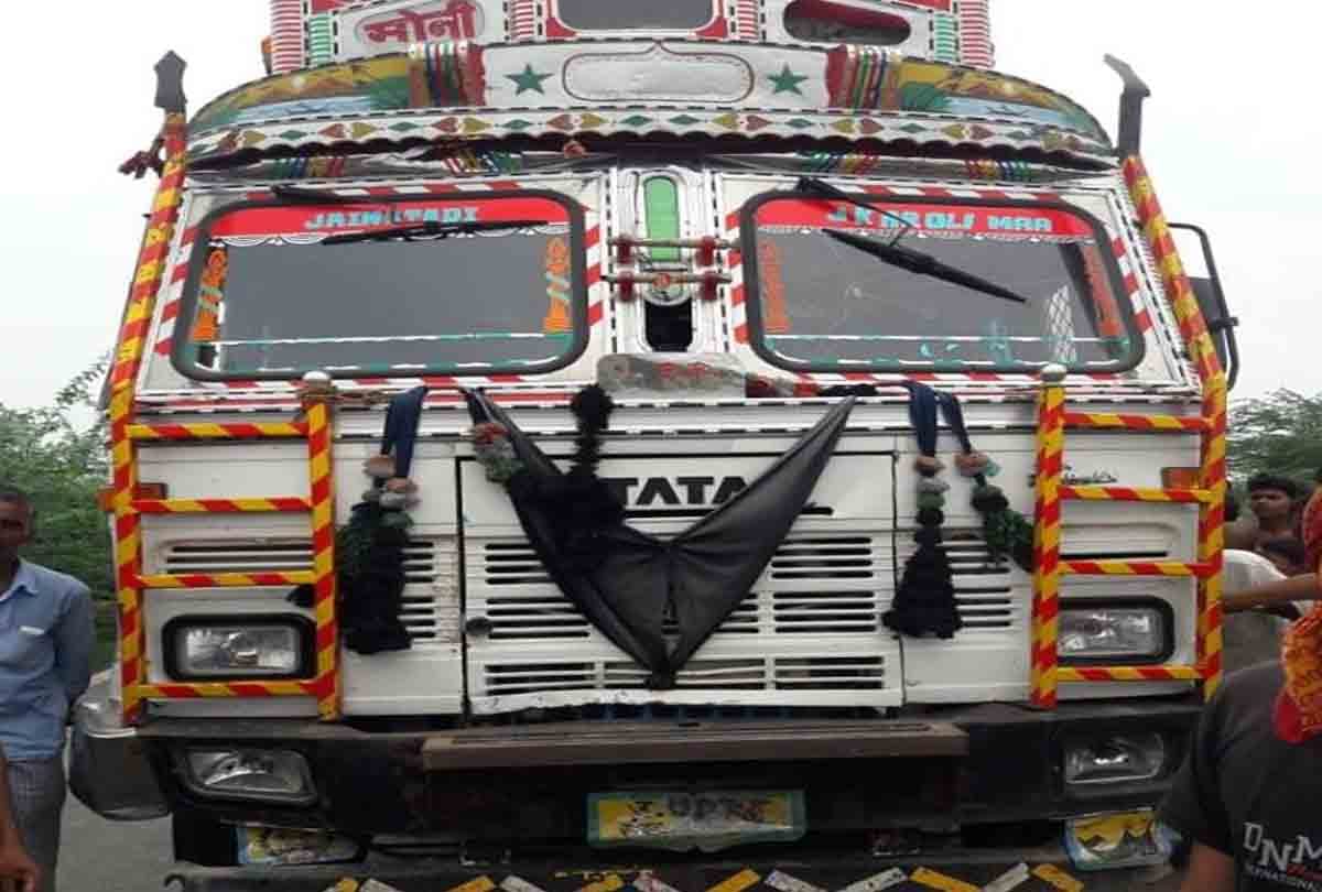 child died in road accident in Etawah