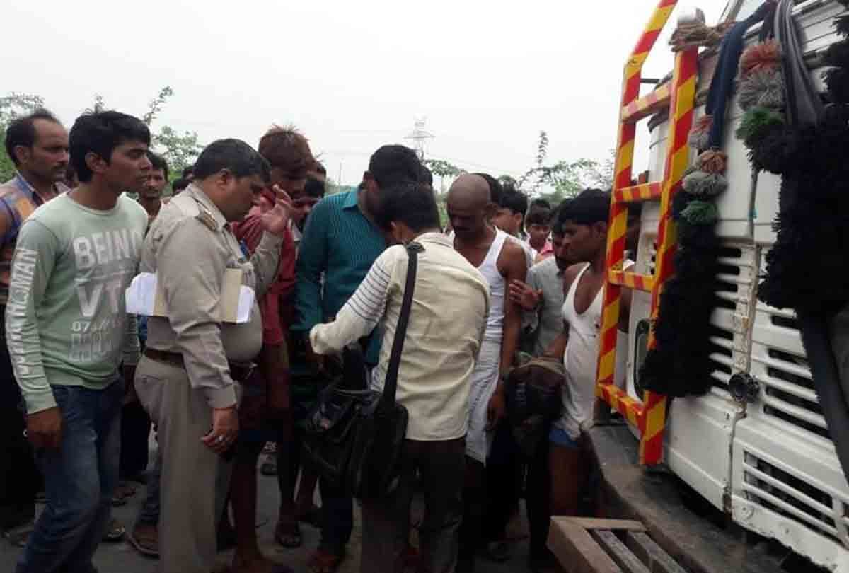 child died in road accident in Etawah