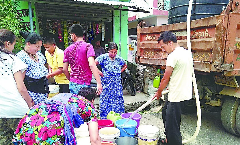 मंडलसेरा में पानी के लिए मचा हाहाकार
