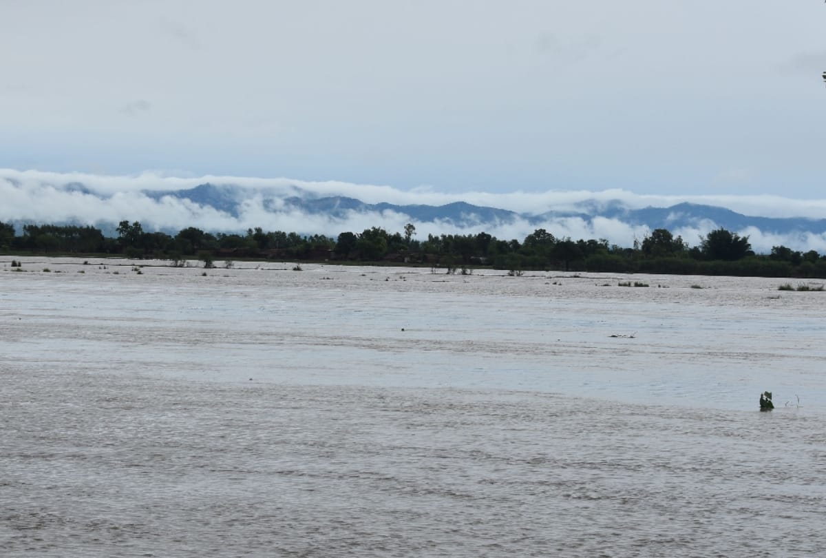 rapti river crossed danger level in sravasti