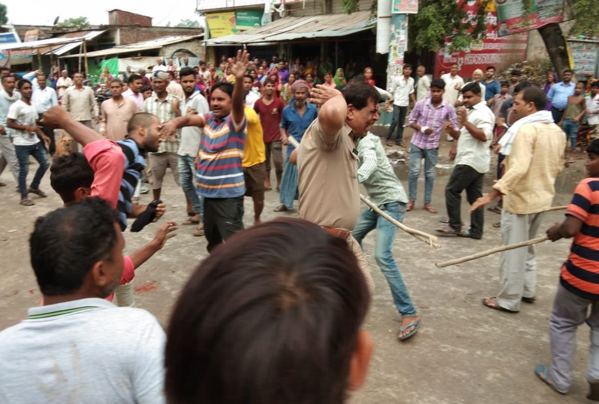 co kk mishra beaten by protesters in ambedkar nagar