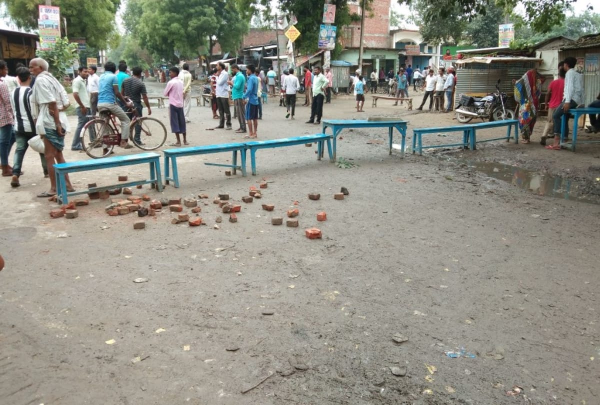 co kk mishra beaten by protesters in ambedkar nagar