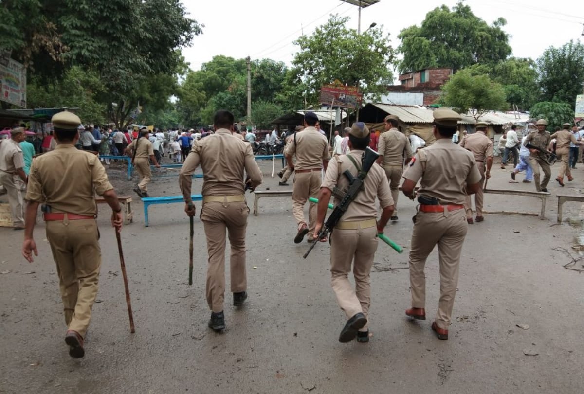 co kk mishra beaten by protesters in ambedkar nagar