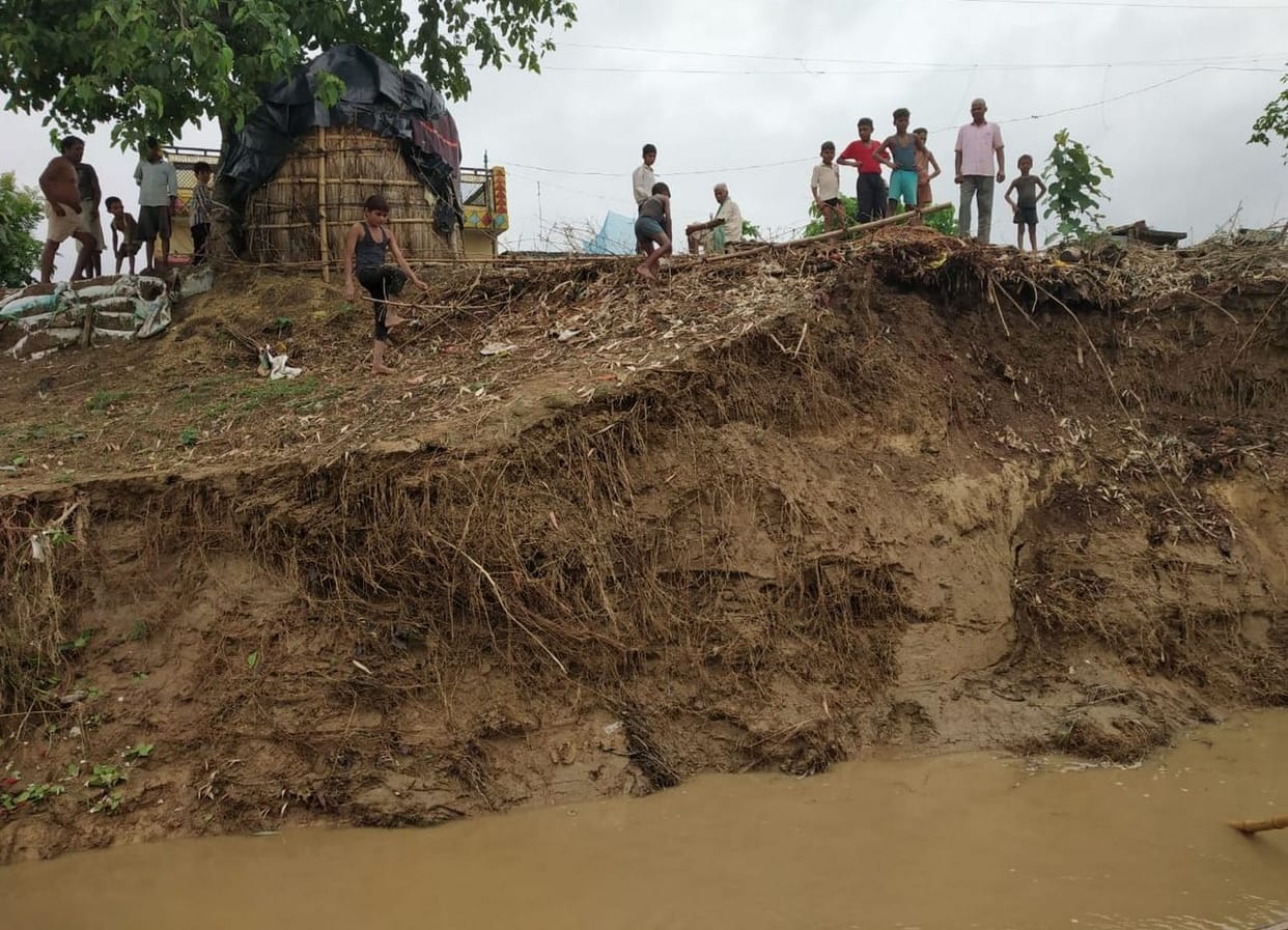 रिंग बांध, मुंहचोरवा घाट पर कटान से लोग सहमे 