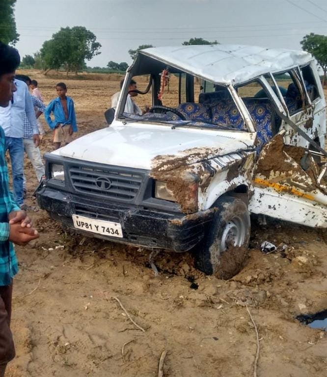 Tata Sumo and Bolero clash in Sadabad, one killed